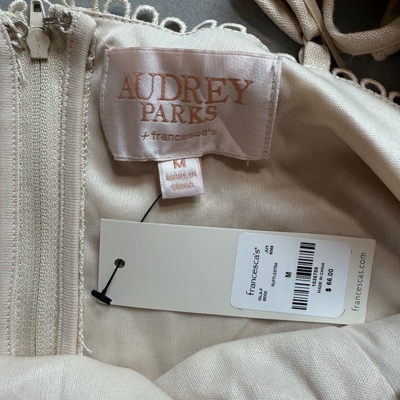 Francesca’s Elegant beige / cream mini Dress lien - Picture 6 of 7